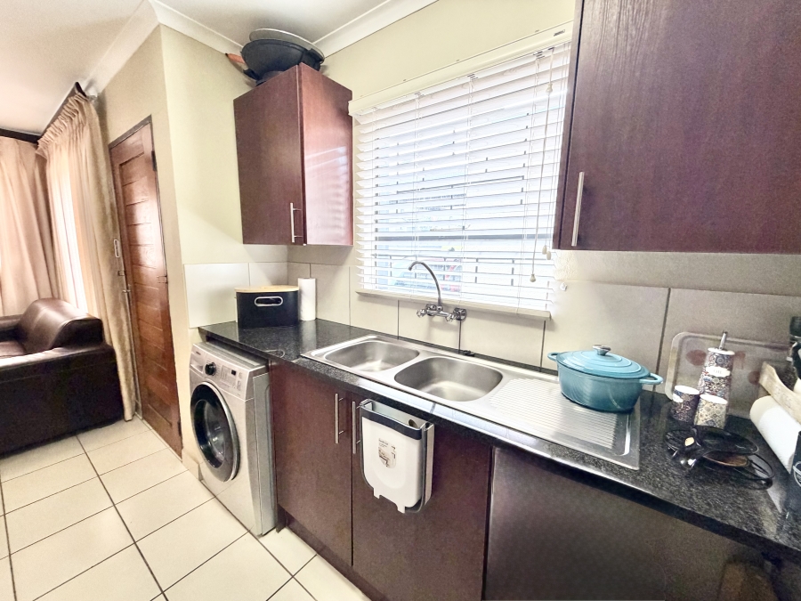 2 Bedroom Property for Sale in Kosmosdal Gauteng