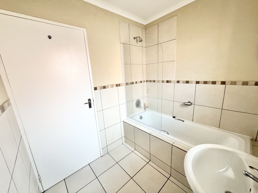 2 Bedroom Property for Sale in Kosmosdal Gauteng