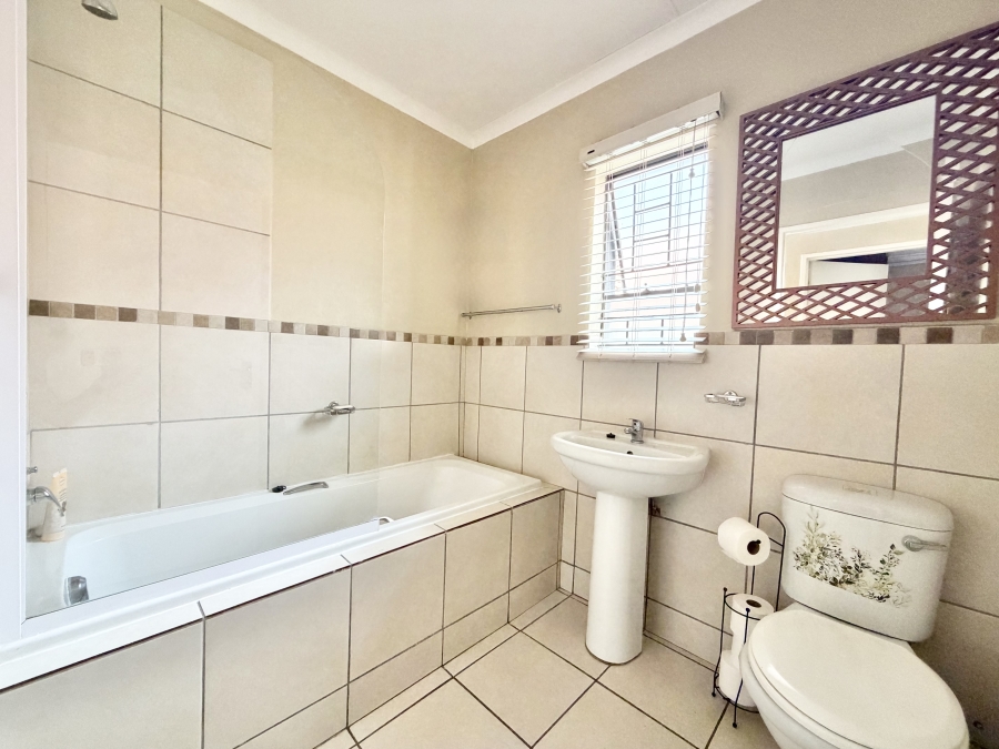 2 Bedroom Property for Sale in Kosmosdal Gauteng