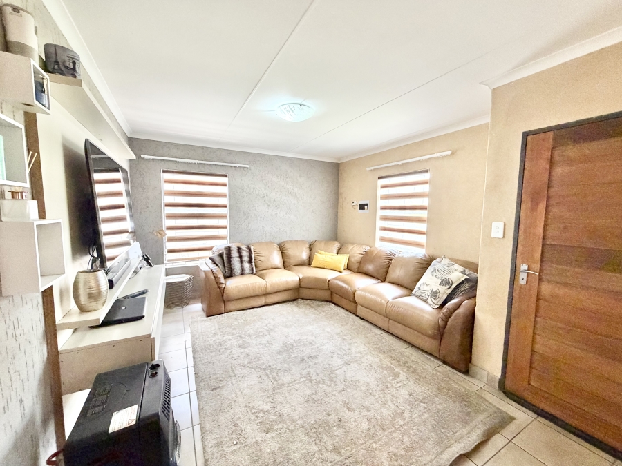 3 Bedroom Property for Sale in Kosmosdal Gauteng