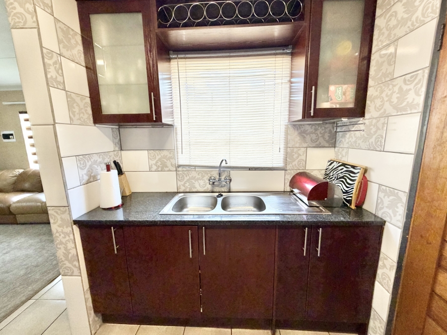 3 Bedroom Property for Sale in Kosmosdal Gauteng