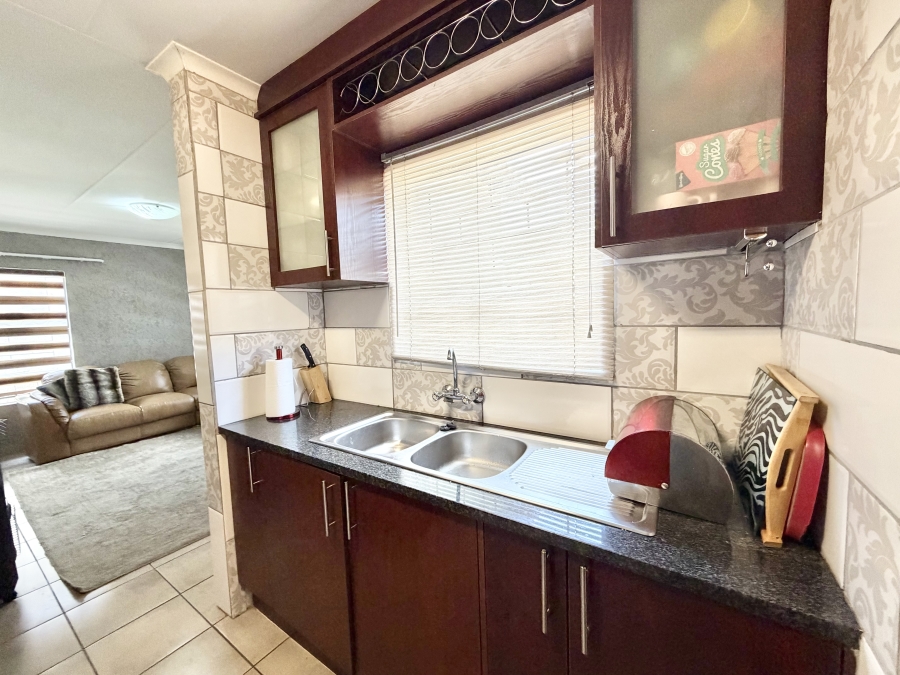 3 Bedroom Property for Sale in Kosmosdal Gauteng