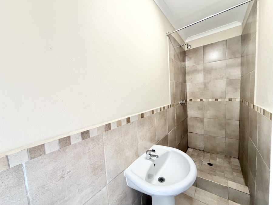 3 Bedroom Property for Sale in Kosmosdal Gauteng