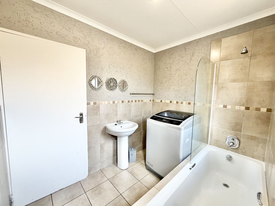 3 Bedroom Property for Sale in Kosmosdal Gauteng