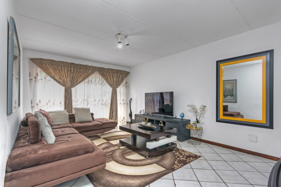 2 Bedroom Property for Sale in Buccleuch Gauteng
