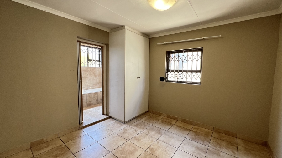 6 Bedroom Property for Sale in Krugersdorp West Gauteng