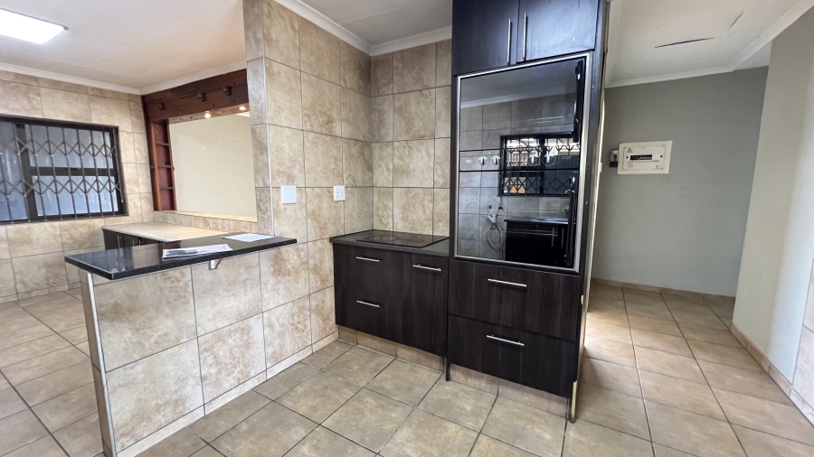 6 Bedroom Property for Sale in Krugersdorp West Gauteng