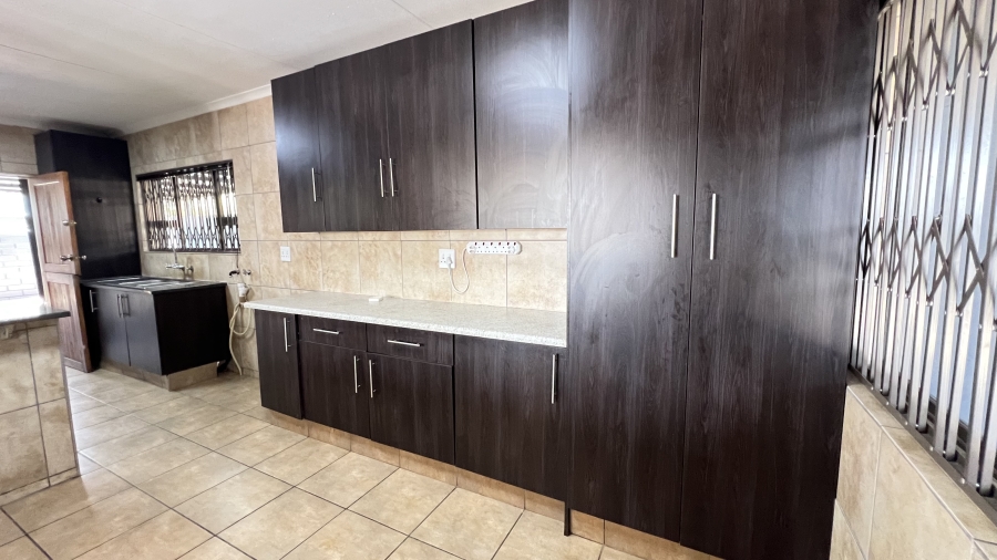 6 Bedroom Property for Sale in Krugersdorp West Gauteng