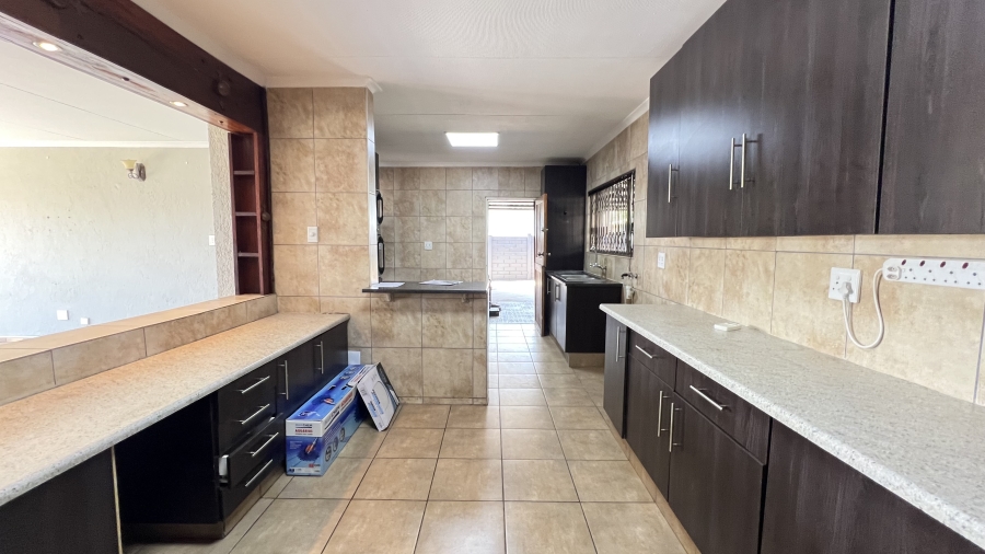 6 Bedroom Property for Sale in Krugersdorp West Gauteng