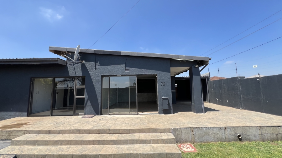 6 Bedroom Property for Sale in Krugersdorp West Gauteng