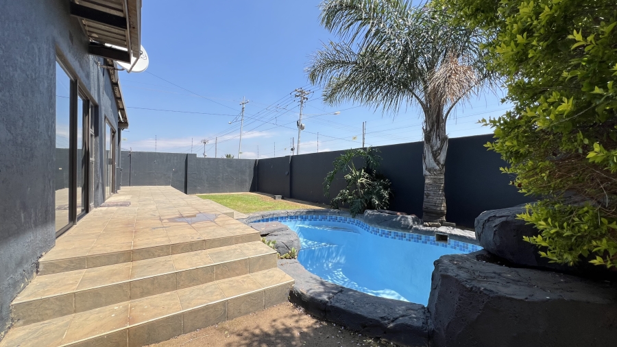 6 Bedroom Property for Sale in Krugersdorp West Gauteng