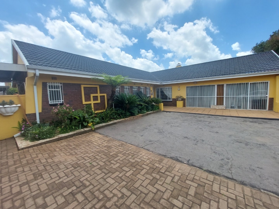 3 Bedroom Property for Sale in Helikonpark Gauteng