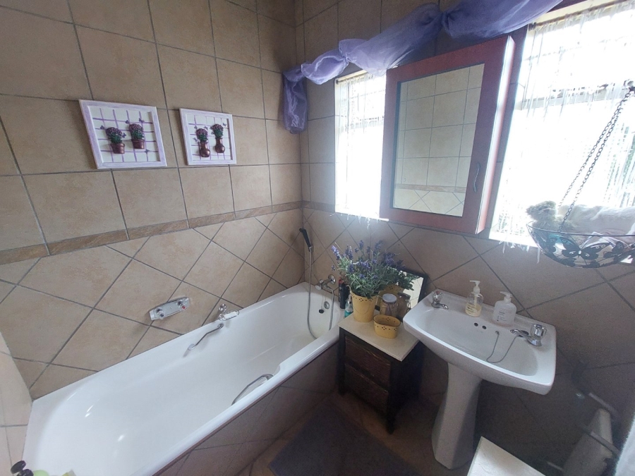 3 Bedroom Property for Sale in Helikonpark Gauteng