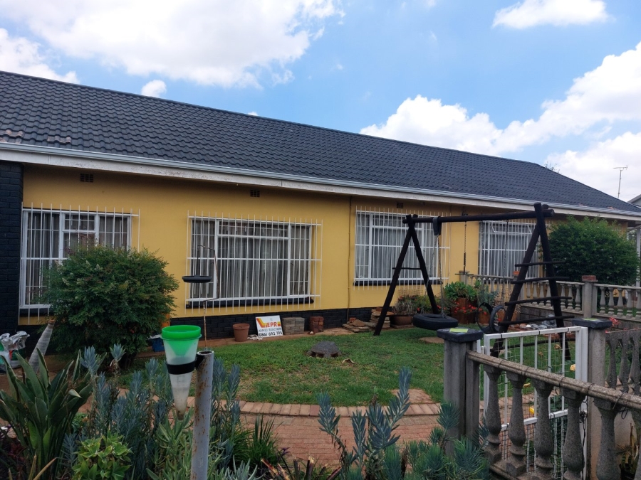 3 Bedroom Property for Sale in Helikonpark Gauteng