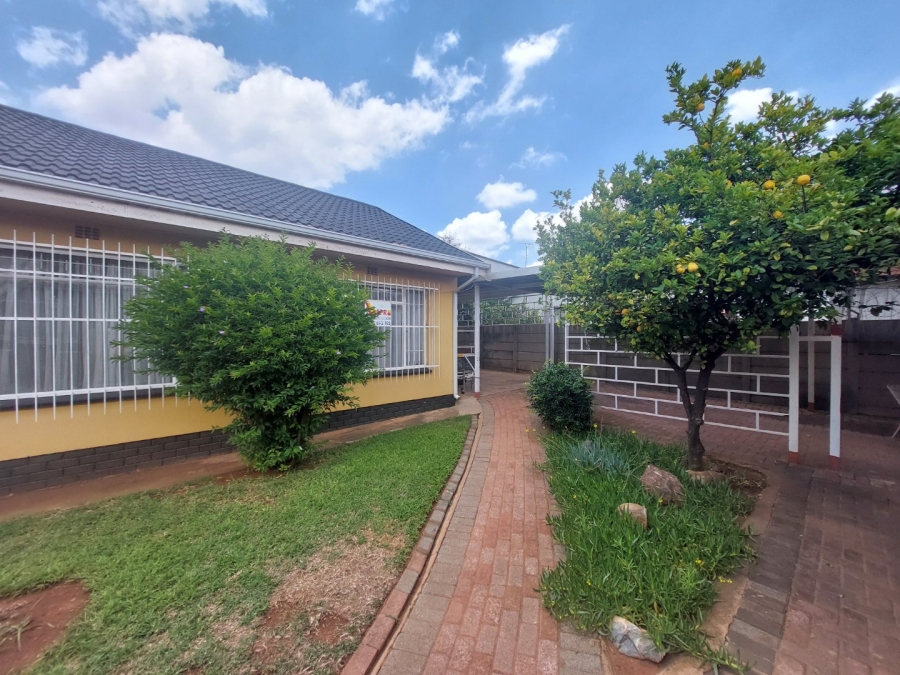 3 Bedroom Property for Sale in Helikonpark Gauteng