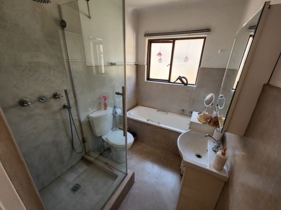 3 Bedroom Property for Sale in Woodhill Estate Gauteng