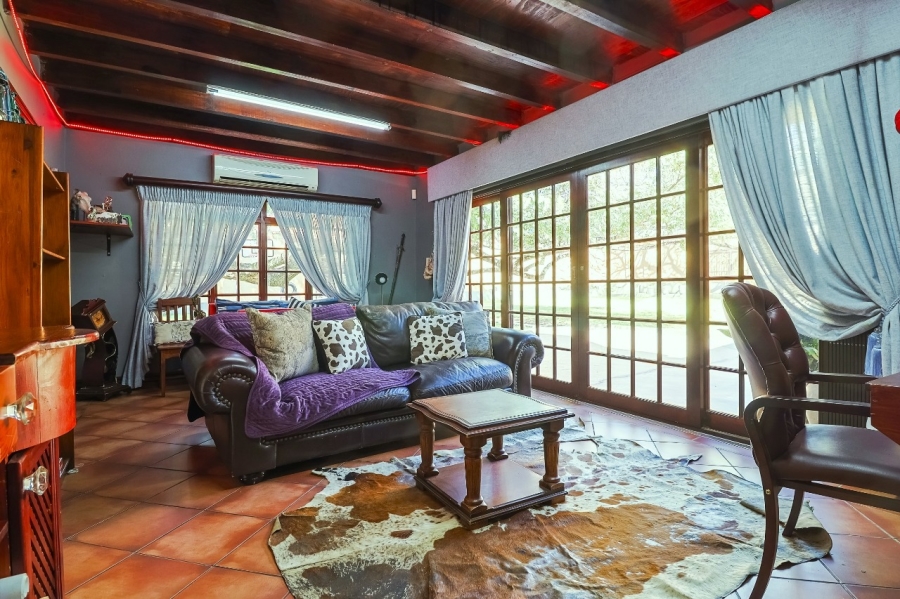 6 Bedroom Property for Sale in Alberante Gauteng