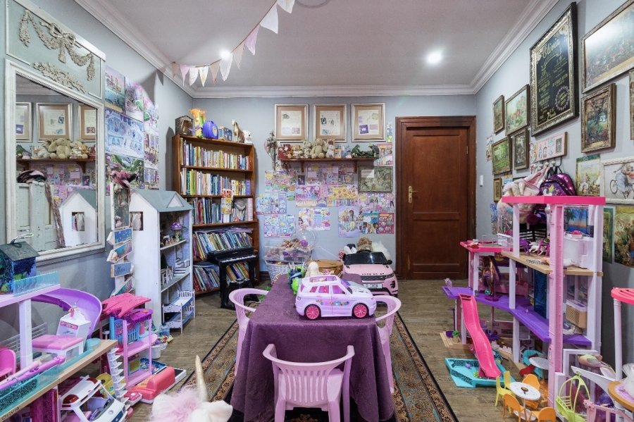 6 Bedroom Property for Sale in Alberante Gauteng