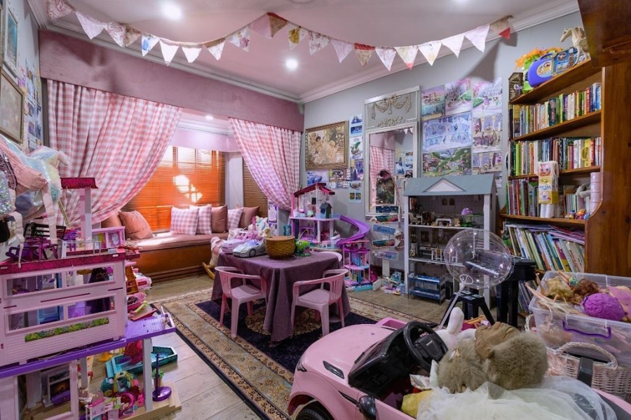 6 Bedroom Property for Sale in Alberante Gauteng