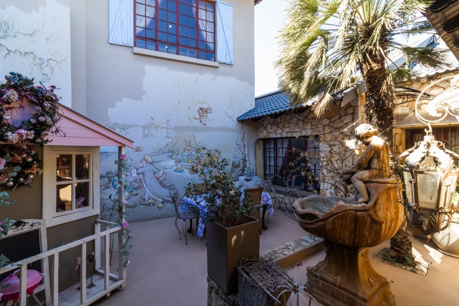 6 Bedroom Property for Sale in Alberante Gauteng