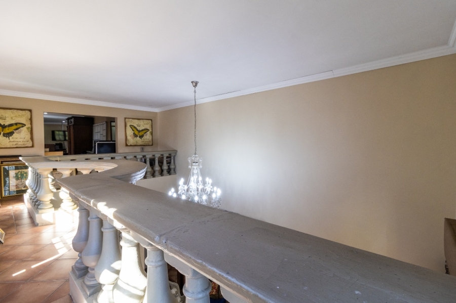 6 Bedroom Property for Sale in Alberante Gauteng