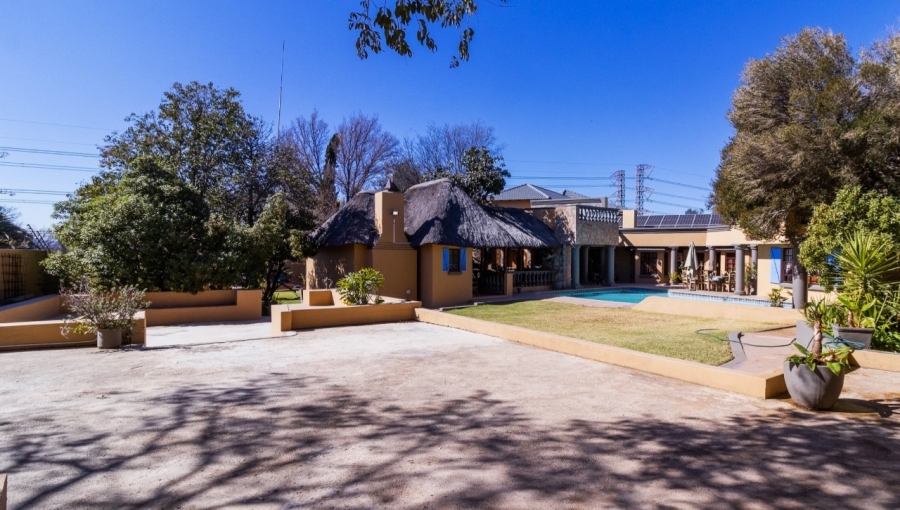 6 Bedroom Property for Sale in Alberante Gauteng