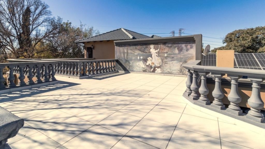 6 Bedroom Property for Sale in Alberante Gauteng