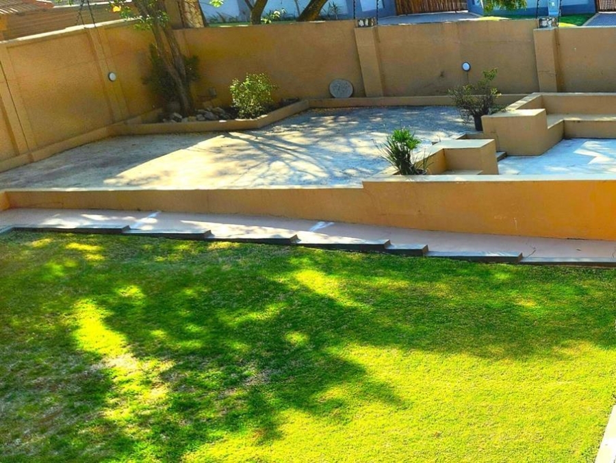 6 Bedroom Property for Sale in Alberante Gauteng