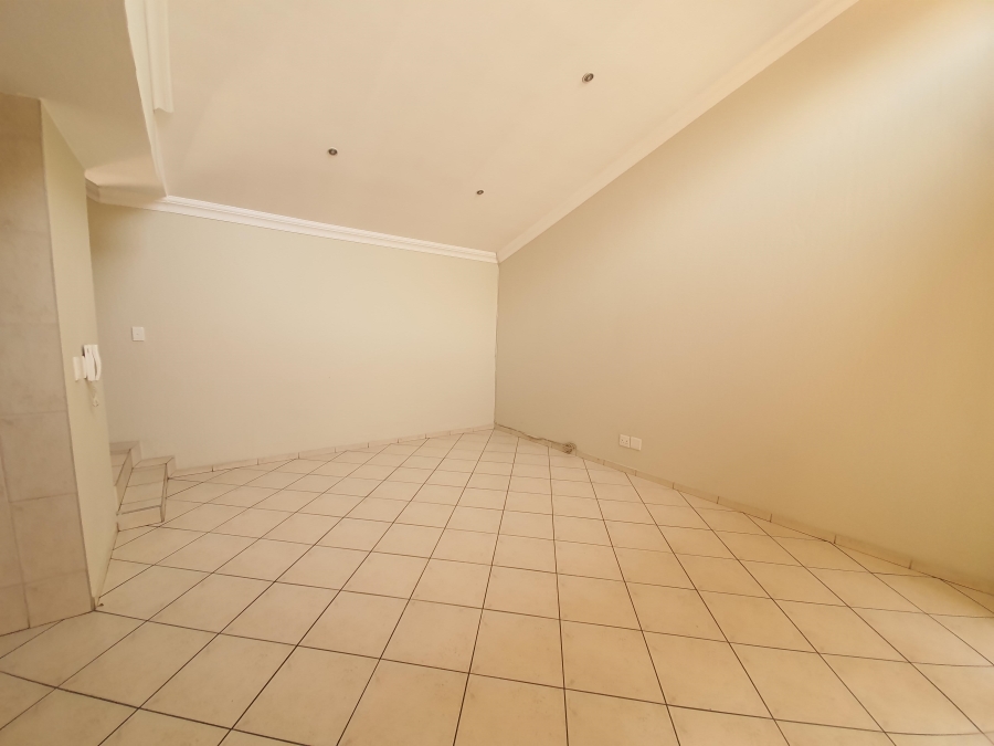 To Let 3 Bedroom Property for Rent in Glen Marais Gauteng