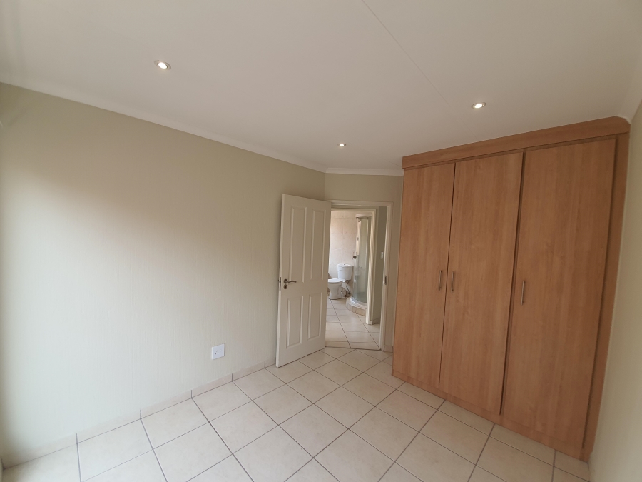 To Let 3 Bedroom Property for Rent in Glen Marais Gauteng