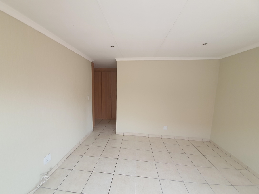 To Let 3 Bedroom Property for Rent in Glen Marais Gauteng