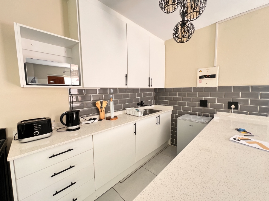 To Let 1 Bedroom Property for Rent in Vorna Valley Gauteng