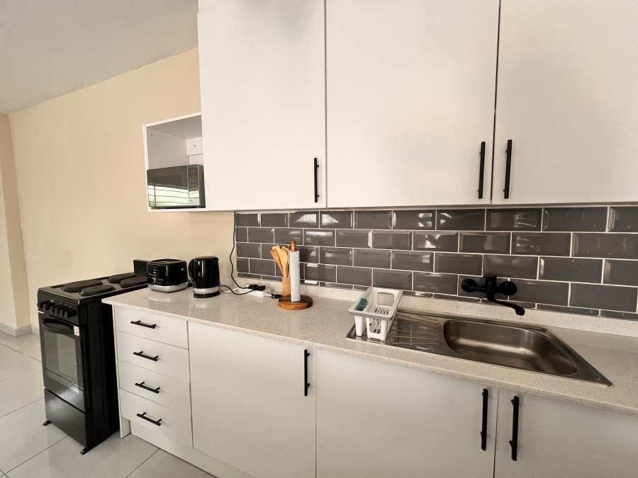 To Let 1 Bedroom Property for Rent in Vorna Valley Gauteng