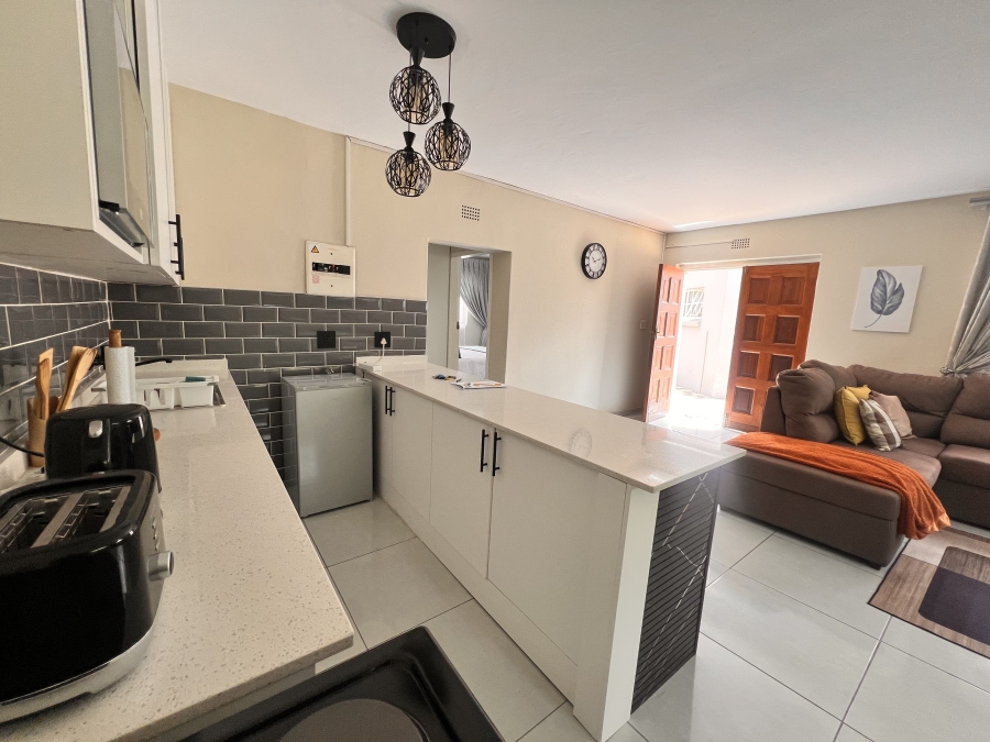 To Let 1 Bedroom Property for Rent in Vorna Valley Gauteng
