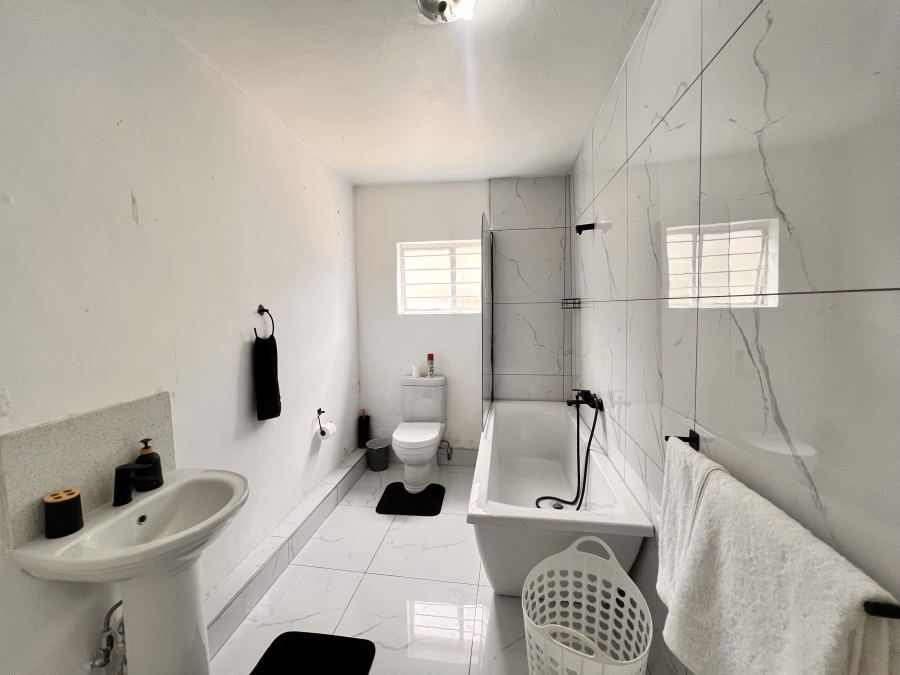 To Let 1 Bedroom Property for Rent in Vorna Valley Gauteng