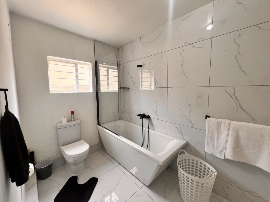 To Let 1 Bedroom Property for Rent in Vorna Valley Gauteng