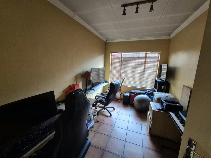 3 Bedroom Property for Sale in Eldoraigne Gauteng