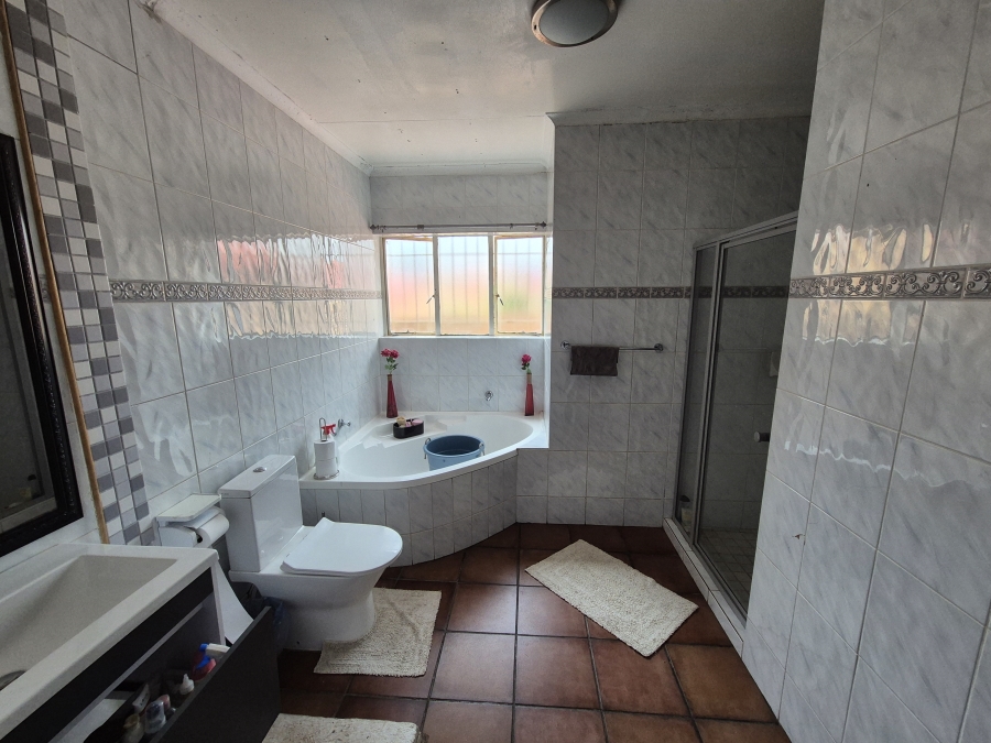 3 Bedroom Property for Sale in Eldoraigne Gauteng