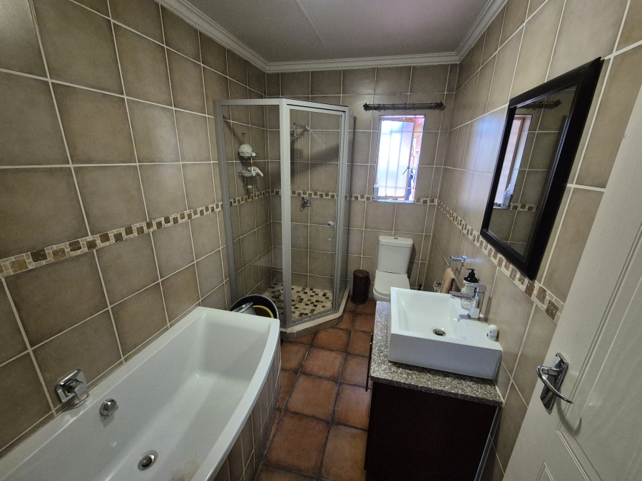3 Bedroom Property for Sale in Eldoraigne Gauteng