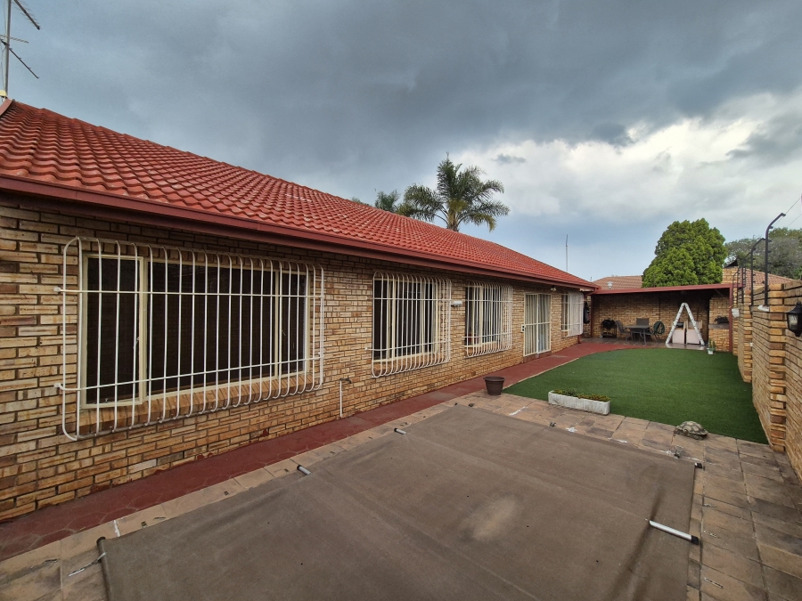 3 Bedroom Property for Sale in Eldoraigne Gauteng