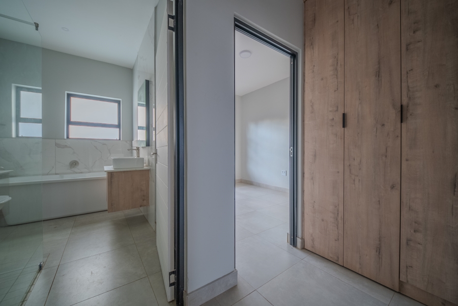 To Let 2 Bedroom Property for Rent in Faerie Glen Gauteng