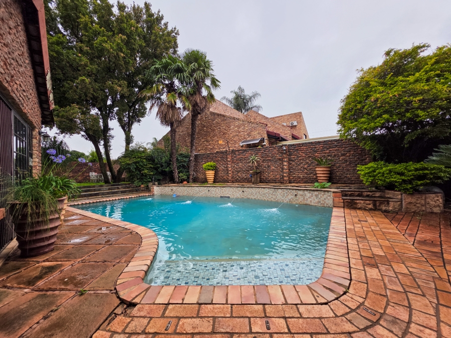 4 Bedroom Property for Sale in Garsfontein Gauteng