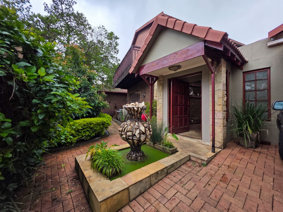 4 Bedroom Property for Sale in Garsfontein Gauteng