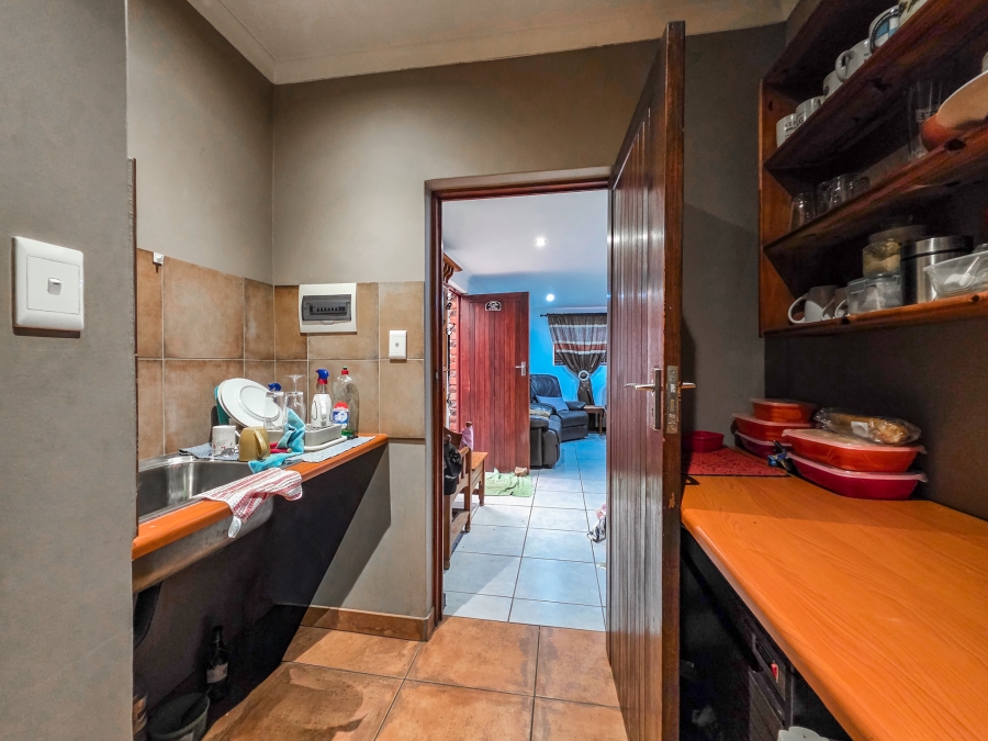 4 Bedroom Property for Sale in Garsfontein Gauteng