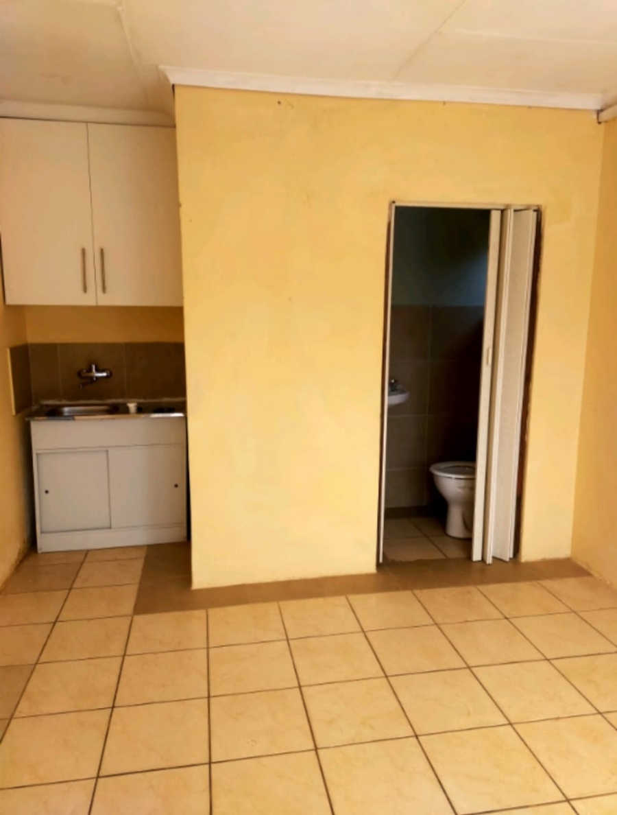 To Let 1 Bedroom Property for Rent in Naturena Gauteng