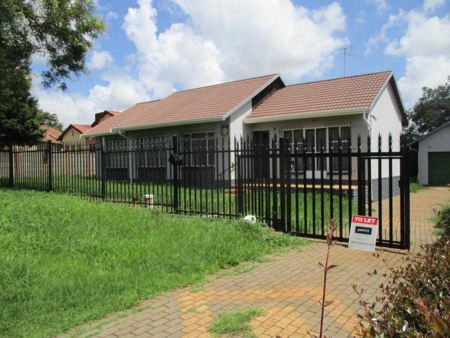 To Let 3 Bedroom Property for Rent in Roodepoort West Gauteng