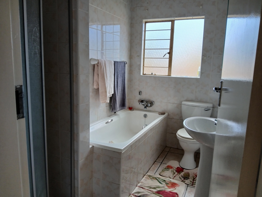To Let 3 Bedroom Property for Rent in Sundowner Gauteng
