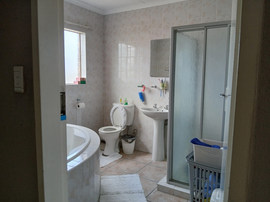 To Let 3 Bedroom Property for Rent in Sundowner Gauteng