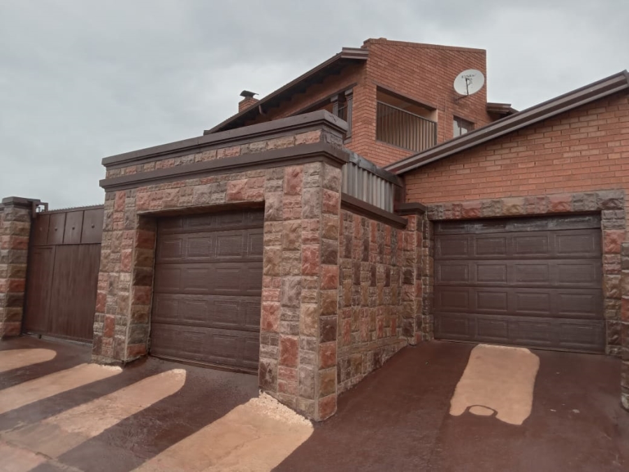 To Let 4 Bedroom Property for Rent in Hospital View Gauteng