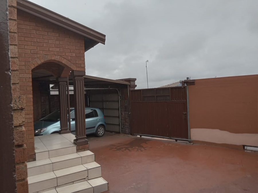 To Let 4 Bedroom Property for Rent in Hospital View Gauteng